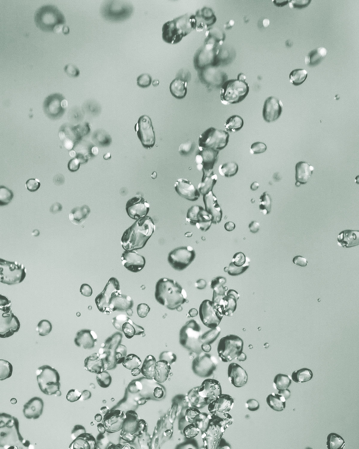 Close up of droplets in liquid representing the ingredients that promote oral wellness in Akla products.